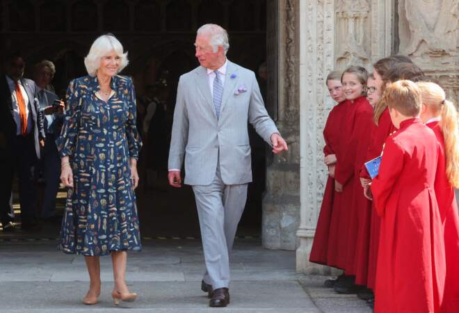 Après la visite de la cathédrale d'Exeter, le prince Charles et Camilla Parker Bowles ont été saluer la foule, le 19 juillet 2021