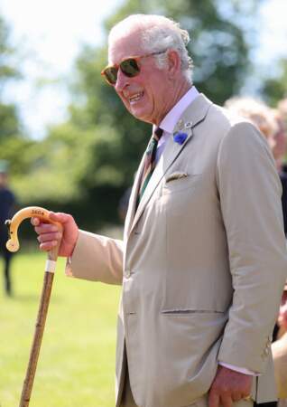 En plus des lunettes de soleil, le prince Charles a apporté un peu de fantaisie avec une cravate bariolée bordeaux, vert et jaune lors de sa visite des stands du "Great Yorkshire Show" à Harrogate, le 15 juillet 2021