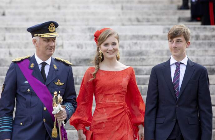 La princesse Elisabeth entourée de son père, le roi Philippe et de son frère, ce mercredi 21 juillet.