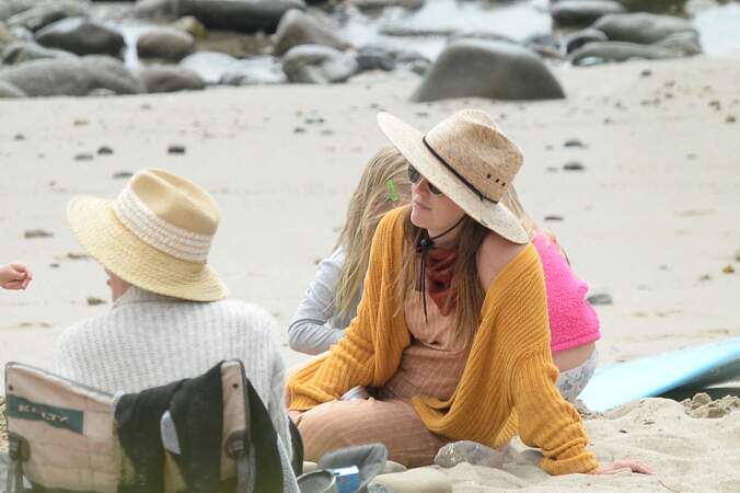 Après avoir bien combattu les vagues, Leighton Meester peut profiter d'un repos bien mérité sur la plage de Malibu, aux côtés de sa fille Arlo.