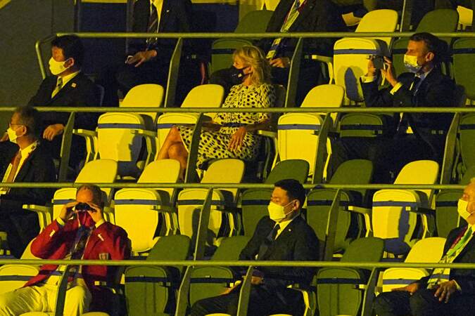Jill Biden et Emmanuel Macron ont pris place derrière Albert de Monaco pour regarder la cérémonie d'ouverture des Jeux Olympiques de Tokyo 2020, le 23 juillet 2021
