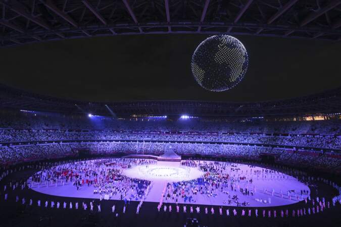 Pour assister à la cérémonie d'ouverture des Jeux Olympiques de Tokyo 2020, Jill Biden et Emmanuel Macron se sont retrouvés dans les tribunes,  le 23 juillet 2021