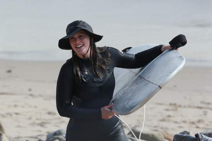 Leighton Meester a profité d'une journée à la plage de Malibu, en Californie, pour s'essayer à sa nouvelle passion : le surf !