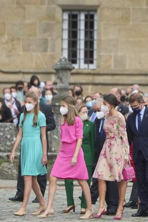 L'infante Sofia d'Espagne et la princesse Leonor ont fait sensation avec des robes flashy pour la la fête nationale de la Galice, le jour de la Saint-Jacques, le 25 juillet