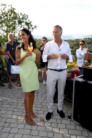 Alors que Franck Dubosc rayonnait dans un total look blanc, sa femme Danièle était resplendissante dans une robe courte droite vert amande, lors d'une soirée cocktails organisée à l'occasion de la première journée du Liban, à Mougins, le 1er août 2021