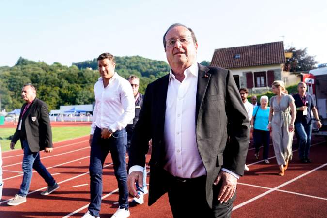 François Hollande a assisté avec Julie Gayet à un match de rugby à Tulle, ce vendredi 13 août. 
