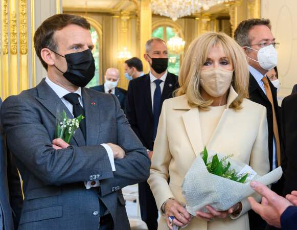 Brigitte Macron porte essentiellement des masques de protection de la marque Bettimask, spécialiste de la maille.