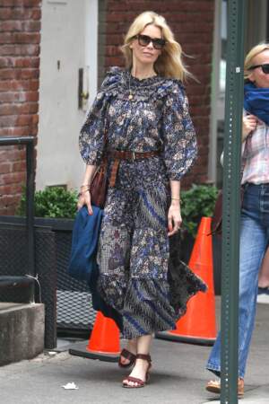 Claudia Schiffer resplendissante dans une robe bohème pour se promener dans les rues de New York avec une amie, le 30 mai 2019.