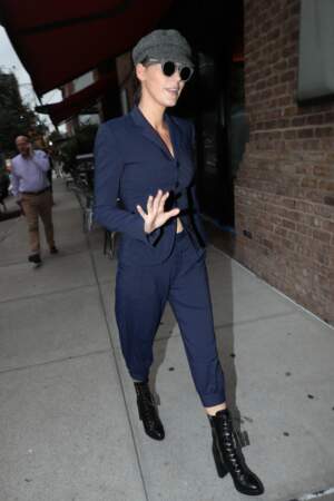 Blake Lively arrive à l'hôtel "The Greenwich" à New York, le 13 septembre 2018 ultra lookée, casquette cachant sa longue chevelure et allure boyish.