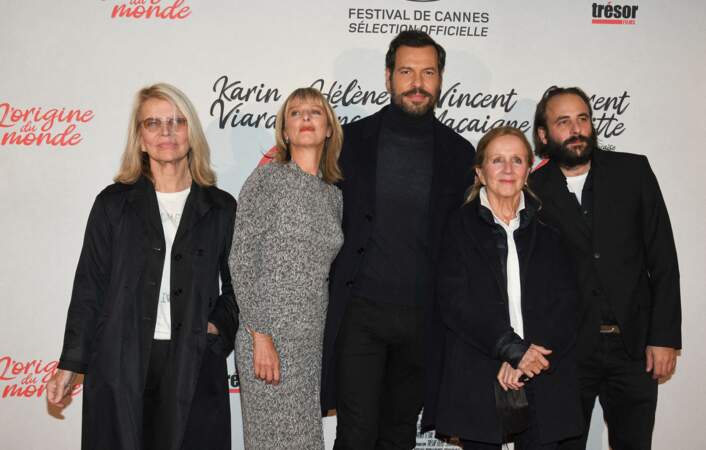 Karin Viard et Laurent Lafitte ont déjà pris la pose ensemble, aux côtés de Nicole Garcia, Hélène Vincent et Vincent Macaigne, lors de l'avant-première du film "L'origine du monde" au cinéma UGC Normandie, à Paris, le 13 octobre 2020