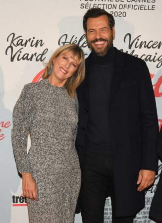Karin Viard et Laurent Lafitte souriants et complices lors de l'avant-première du film "L'origine du monde" au cinéma UGC Normandie, à Paris, le 13 octobre 2020