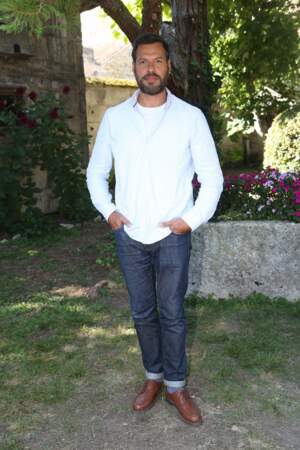 Laurent Lafitte a adopté pour un look élégant et décontracté en chemise et jean, au Festival du Film Francophone d'Angoulême, le jeudi 26 août 2021