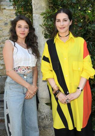 Zoé Adjani et Amira Casar devant les objectifs au Festival du Film Francophone d'Angoulême, le 26 août 