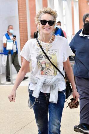 Sharon Stone avec les lunettes de soleil de chez Dolce & Gabbana