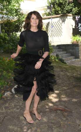 Valérie Lemercier portait une longue robe noire en tulle, lors du 14e Festival du film francophone d'Angoulême, le samedi 28 août 2021