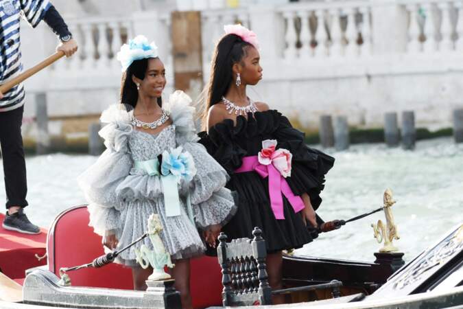Jessie Combs et sa sœur D'Lila Combs au défilé Dolce & Gabbana à Venise, le 29 août 2021