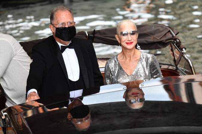 Helen Mirren et son époux Taylor Hackford vont assiste au défilé de la maison Dolce & Gabbana, à Venise, le 30 août 2021.