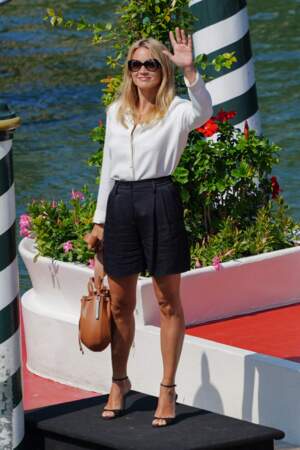 Virginie Efira en look casual chic pour son arrivée à la Mostra de Venise en tant que membre du jury