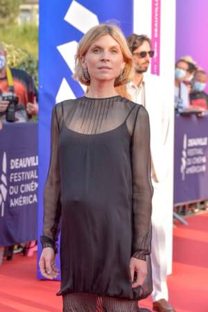 Clémence Poésy, présidente du jury pour la Révélation sur le red carpet de Deauville