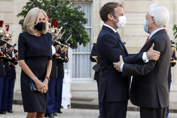  Brigitte Macron en total-look noir à l'Elysée le 6 septembre 2021.