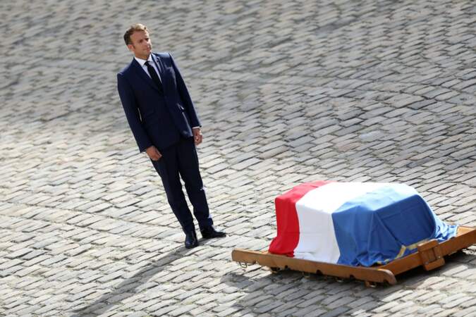 Emmanuel Macron lors de la cérémonie d'hommage national à Jean-Paul Belmondo à l'Hôtel des Invalides à Paris, France, le 9 septembre 2021.