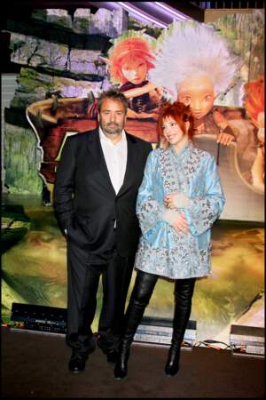 Mylène Farmer aux côtés de Luc Besson à l'avant-première du film "Arthur et les Minimoys" en 2006