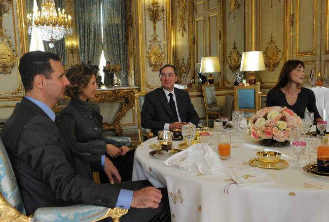 Nicolas et Carla Sarkozy reçoivent Bachar al-Assad et sa femme Asma à Paris