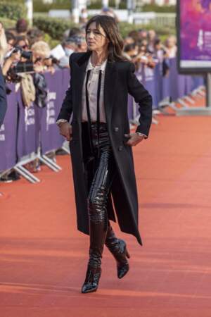 Charlotte Gainsbourg sur le tapis rouge lors de la Première du film "Les choses humaines" à Deauville