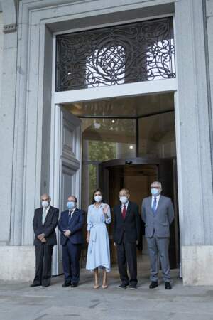 La reine Letizia d'Espagne toujours aussi élégante dans une robe signée Pedro del Hierro pour célébrer les 40 ans de la Fondation des amis du Prado, à Madrid, le 13 septembre 2021.