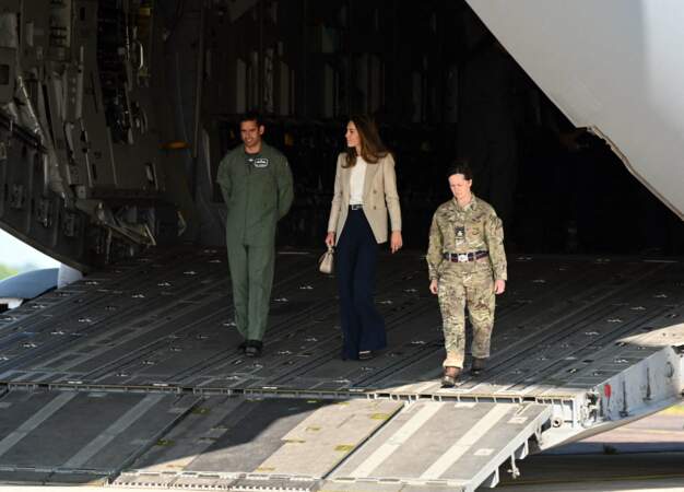 Kate Middleton, femme d'affaire, rencontre des militaires et des civils qui ont aidé des Afghans à fuir leur pays, le 15 septembre 2021.