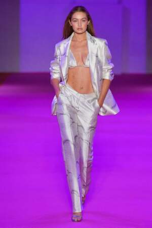 Gigi Hadid et le glitter, deux incontournables de cette fashion week new-yorkaise