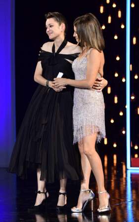 Penelope Cruz a remis le prix Donostia à Marion Cotillard récompensant l'ensemble de sa carrière lors de la soirée d'ouverture du 69ème Festival international du film de San Sebastian. 
