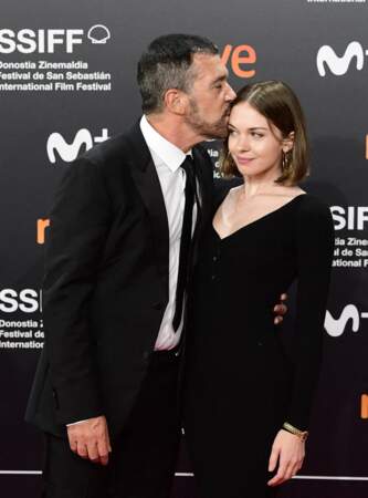 L'acteur a échangé un tendre baisé sur la tempe de sa fille lors de la soirée d'ouverture du 69ème Festival international du film de San Sebastian.
