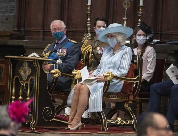 Aux côtés du prince Charles, Camilla Parker Bowles prenait une allure royale. 