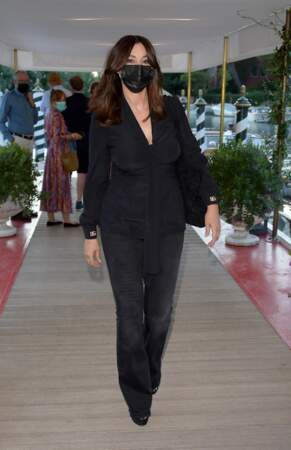 Le 28 août dernier, Monica Bellucci a également revêtu une tenue noire pour assister à un événement de la maison Dolce & Gabbana à Venise