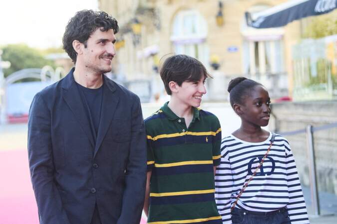 Présent lors de la 69e édition du Festival international du film de San Sebastian, ce samedi 18 septembre 2021, Louis Garrel était accompagné de sa fille Oumy, que l'acteur de 38 ans a adoptée avec son ancienne compagne Valeria Bruni-Tedeschi en 2009. 