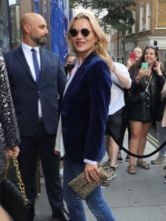 Kate Moss arrive au défilé Richard Quinn Cat SS22 lors de la Fashion Week de Londres, Royaume Uni, le 21 septembre 2021.