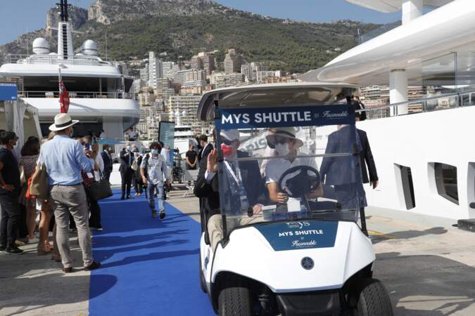 Le prince Albert II de Monaco en visite sur le site du Monaco Yacht Show le 24 septembre