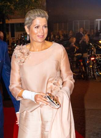 La reine Maxima des Pays-Bas, blessée à la main depuis l'été dernier lors de la célébration du 100ème anniversaire de la Société Bach des Pays-Bas à TivoliVredenburg à Utrecht, le 25 septembre 2021.
