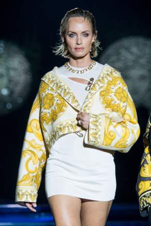 Amber Valleta défile pour Versace by Fendi