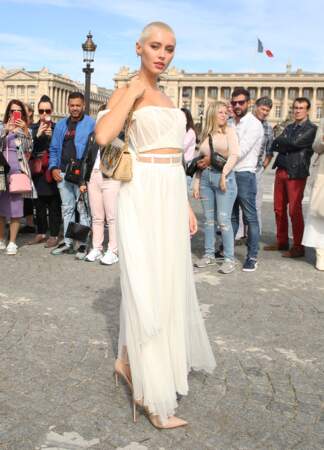 Iris Law au défilé de mode Dior lors de la la Fashion Week printemps/été 2022