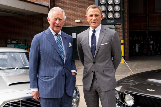 Le prince Charles rend visite à l'acteur Daniel Craig sur le tournage du 25ème James Bond, le 20 juin 2019, aux studios Pinewood à Iver Heath dans le Buckinghamshire.