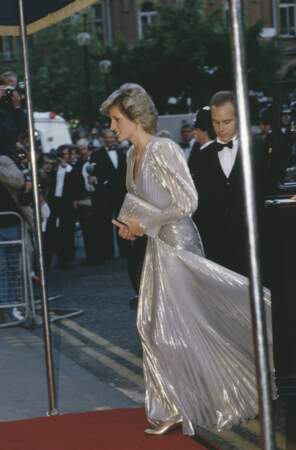 La robe dorée scintillante de la princesse Diana en 1985