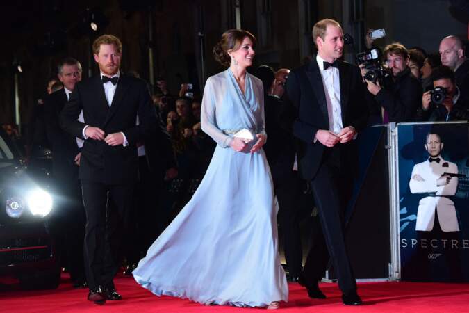 Le prince Harry, le prince William, duc de Cambridge, Catherine Kate Middleton ont répondu présent à la première mondiale du James Bond "Spectre", le 26 octobre 2015, au Royal Albert Hall à Londres.