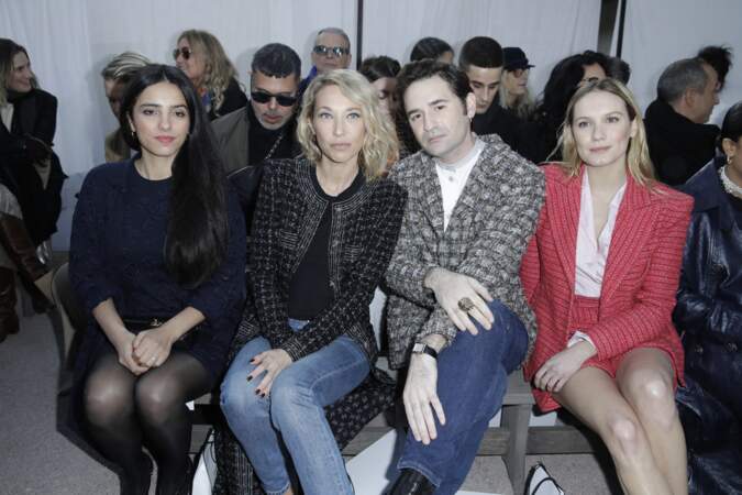 Le temps du défilé Chanel, Laura Smet était aux côtés des actrices Hafsia Herzi et Ana Girardo.