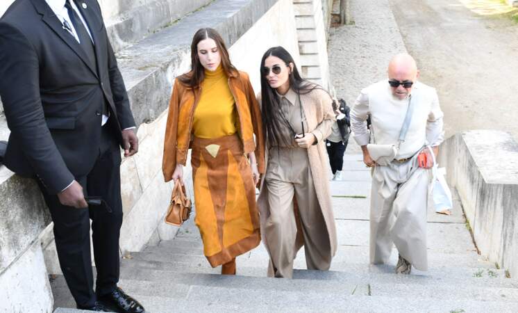 Demi Moore avec sa fille Scout Willis et son ami Eric Buterbaugh au défilé de mode Chloe lors de la la Fashion Week printemps/été 2022 de Paris, France, le 30 septembre 2021