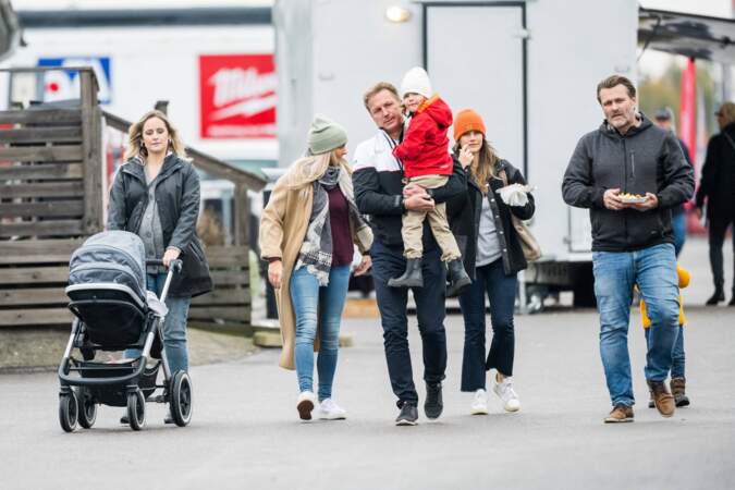 Sofia de Suède et ses fils, les princes Alexander, Gabriel et Julian, lors de la Porsche Carrera Cup, le 2 octobre 2021.