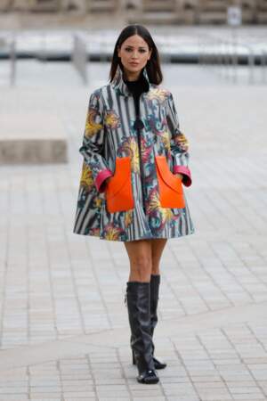 Eiza Gonzalez Rivera au défilé Louis Vuitton printemps-été 2022