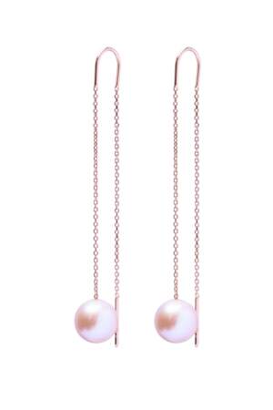 Boucles d’oreilles or rose et perles
d’eau douce, Galeries Lafayette La Joaillerie, 390€