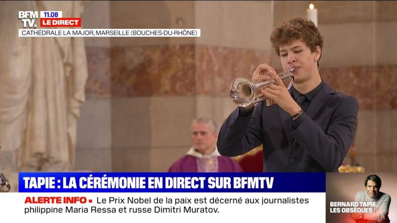 Son petit-fils Louis a joué de la trompette pour honorer la mémoire de Bernard Tapie, lors des obsèques de ce dernier, en la cathédrale de la Major, à Marseille, le 8 octobre 2021.